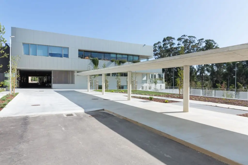 Vista direção - Parque de estacionamento 11 para o Edifíco 1A